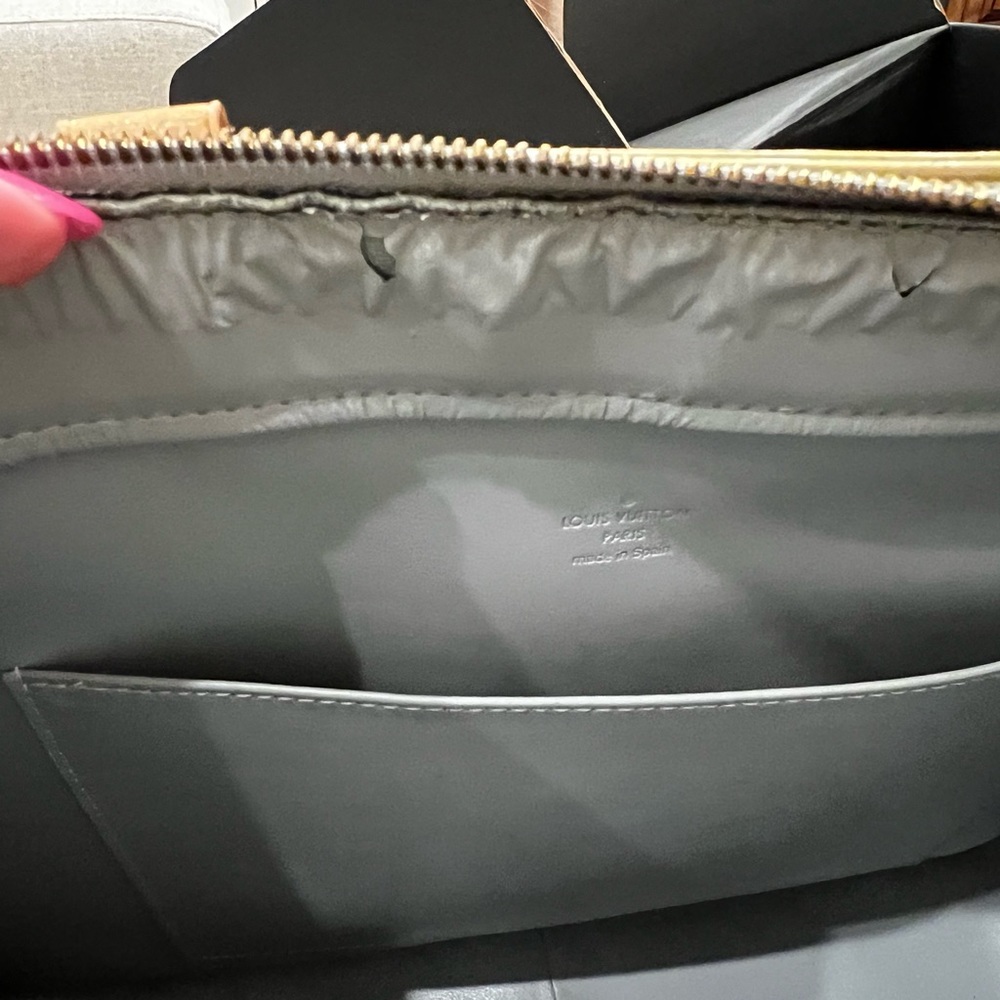 Authentic Luis Vuitton - Picture 5 of 7